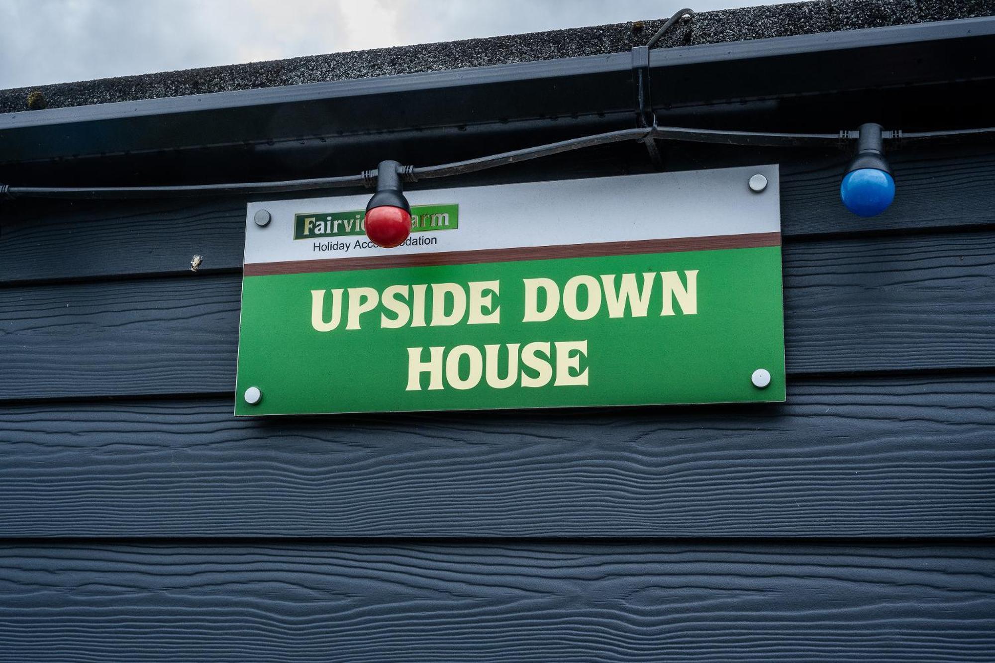 Upside Down House - Sleeps Up To 6 Guests - Great For Family And Friends Gatherings,Corporate Events ,Near Sherwood Forest At Fairview Farm In Nottingham Set In 88 Acres المظهر الخارجي الصورة