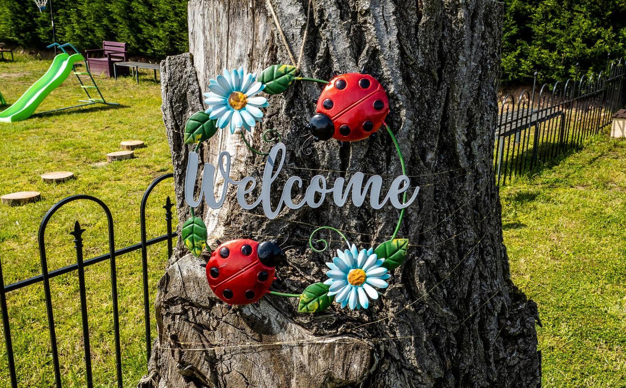 Upside Down House - Sleeps Up To 6 Guests - Great For Family And Friends Gatherings,Corporate Events ,Near Sherwood Forest At Fairview Farm In Nottingham Set In 88 Acres المظهر الخارجي الصورة