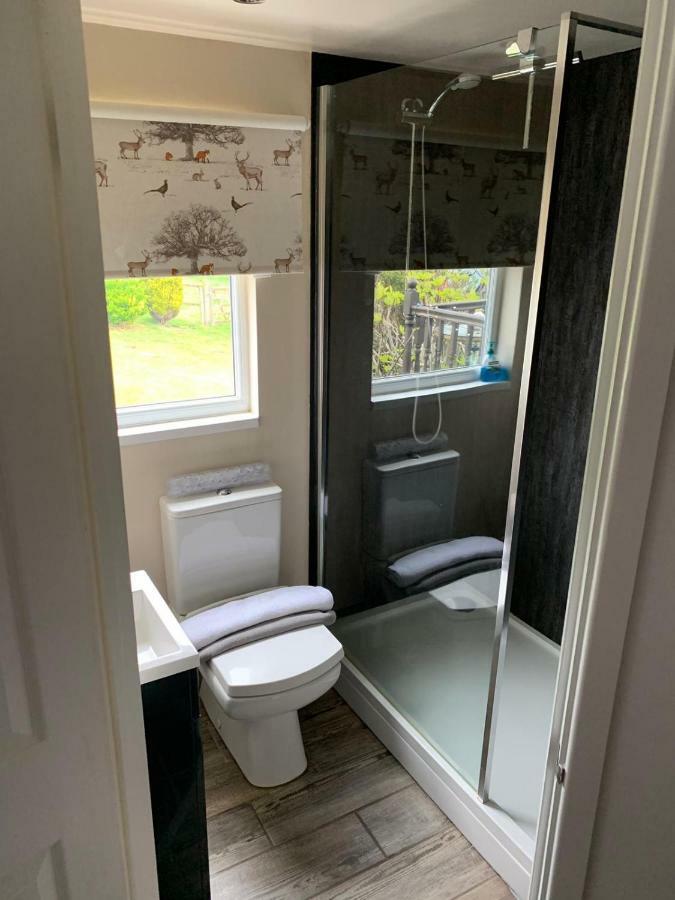 Upside Down House - Sleeps Up To 6 Guests - Great For Family And Friends Gatherings,Corporate Events ,Near Sherwood Forest At Fairview Farm In Nottingham Set In 88 Acres المظهر الخارجي الصورة